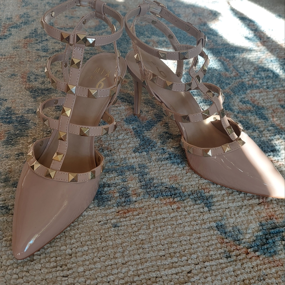 Mix No. 6 Liraven Nude Studded Pump